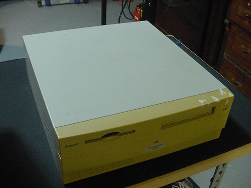 A picture of an Apple Power Macintosh 4400 from the front.