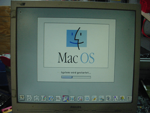 MacOS starting up in German.